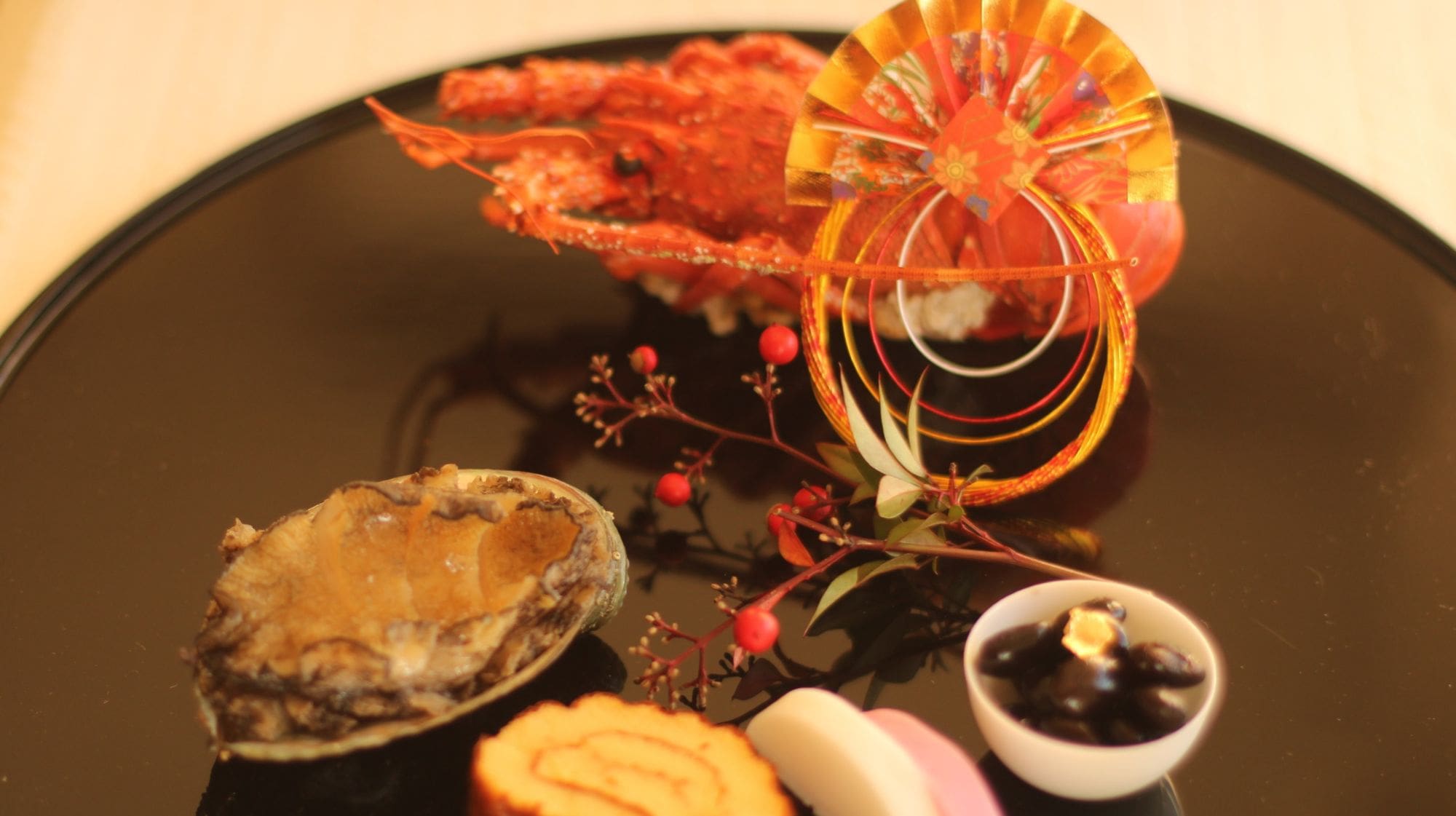 2024おせちを懐石盆に盛り付け