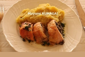 フランスの万能ペーストを塗って巻いたフランス版チキンロール