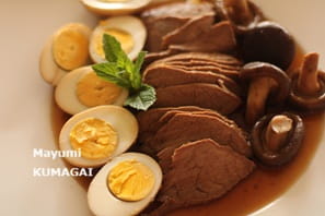 煮豚の代わりに牛肉で、牛肉塊肉の醤油煮