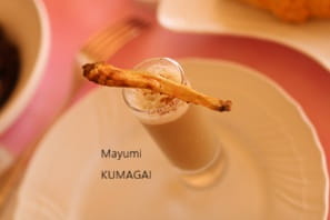 お洒落だけど簡単♪ごぼうポタージュ　ごぼうチュイル添え