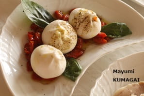 ドライトマトでつくるブッラータ　チーズのカプレーゼ風Burrata alla caprese
