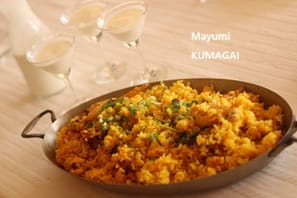 カレー味の炊き込みご飯、チキンビリヤニ。日本のお米で親しみやすいお味にしあがりました。