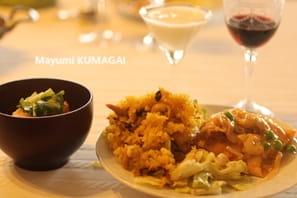 カレー味の炊き込みご飯、チキンビリヤニ。日本のお米で親しみやすいお味にしあがりました。