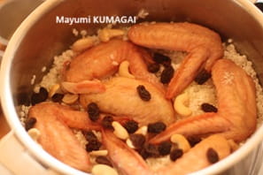 カレー味の炊き込みご飯、チキンビリヤニ。日本のお米で親しみやすいお味にしあがりました。