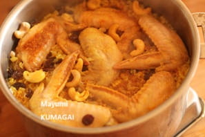 カレー味の炊き込みご飯、チキンビリヤニ。日本のお米で親しみやすいお味にしあがりました。