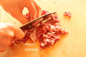 専用生地がサクサクして美味しいけど、
  意外に簡単！にできた、チキンのコーニッシュ・ミートパイ