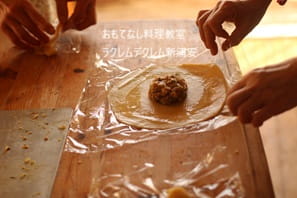 専用生地がサクサクして美味しいけど、
  意外に簡単！にできた、チキンのコーニッシュ・ミートパイ