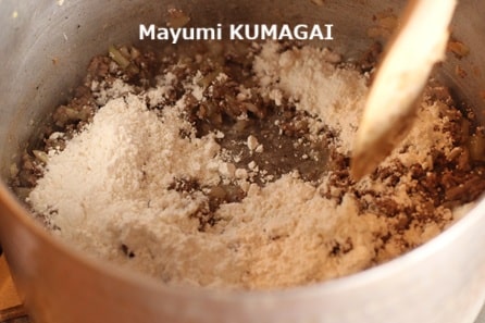 茄子のラザニアことギリシャ風ムサカ。一番上に茄子とミートソースが
美味しそうに見えるようにしたオリジナル。