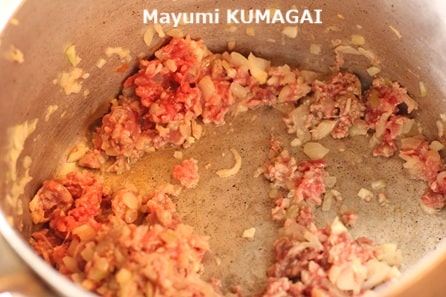 茄子のラザニアことギリシャ風ムサカ。一番上に茄子とミートソースが
美味しそうに見えるようにしたオリジナル。