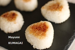 アメリカ米の焼きおにぎりを作ってみた。一応おにぎりの形にはなった。味はまあいけます