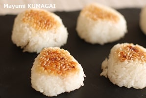アメリカ米の焼きおにぎりを作ってみた。一応おにぎりの形にはなった。味はまあいけます