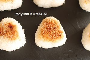 アメリカ米の焼きおにぎりを作ってみた。一応おにぎりの形にはなった。味はまあいけます