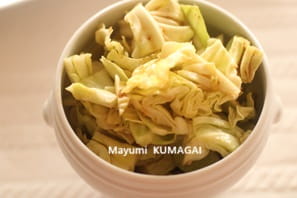 塩麹でうまみと塩味。コチジャンいれてピリ韓国風ドレッシング。