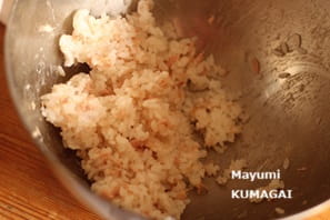 オープンいなり寿司を3種つくる、しらす＆紫蘇、ツナ、黒豆納豆＆黒ごま