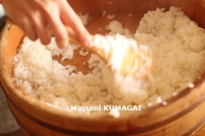オープンいなり寿司を3種つくる、しらす＆紫蘇、ツナ、黒豆納豆＆黒ごま