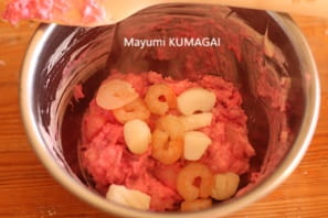 いつものポテトサラダにビーツをいれて可愛いピンクのポテサラでバレンタインデーのおもてなし。