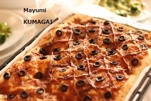 玉葱をあめ色に炒めてつくる、南仏料理のパン料理、ピサラディエール。