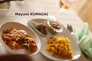 カレーのおともに、トマトのパエリア風ターメリックライス