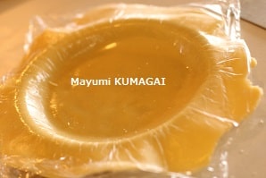 可愛くマーブル模様をつけた！とろけるくちどけのキャラメルチーズケーキ