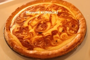 可愛くマーブル模様をつけた！とろけるくちどけのキャラメルチーズケーキ