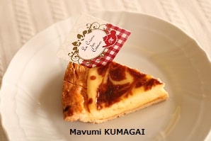 可愛くマーブル模様をつけた！とろけるくちどけのキャラメルチーズケーキ
