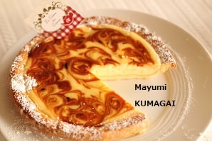 可愛くマーブル模様をつけた！とろけるくちどけのキャラメルチーズケーキ