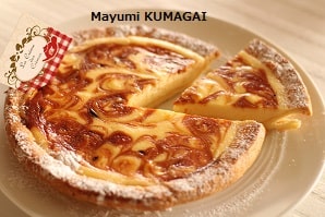 可愛くマーブル模様をつけた！とろけるくちどけのキャラメルチーズケーキ