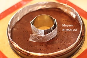 ニーナ・メタイエ（Nina Métayer）の 春の王冠Couronne de printempsみたいなリースタルト。クリームの薔薇を飾って 