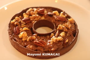 ニーナ・メタイエ（Nina Métayer）の 春の王冠Couronne de printempsみたいなリースタルト。クリームの薔薇を飾って 