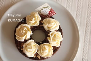 ニーナ・メタイエ（Nina Métayer）の 春の王冠Couronne de printempsみたいなリースタルト。クリームの薔薇を飾って 