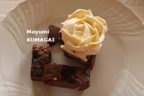 ニーナ・メタイエ（Nina Métayer）の 春の王冠Couronne de printempsみたいなリースタルト。クリームの薔薇を飾って 