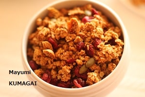 オートミールで自分でつくると香ばしくて美味しい！自家製グラノラ