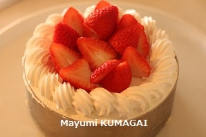 お誕生日のショートケーキ風にアレンジしたウイーン菓子マラコフトルテ