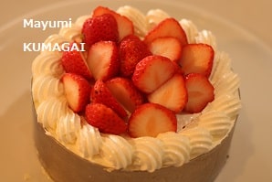 お誕生日のショートケーキ風にアレンジしたウイーン菓子マラコフトルテ