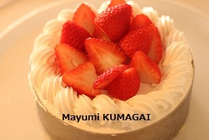 お誕生日のショートケーキ風にアレンジしたウイーン菓子マラコフトルテ