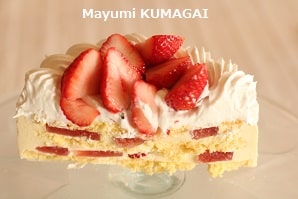お誕生日のショートケーキ風にアレンジしたウイーン菓子マラコフトルテ