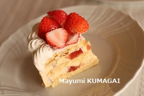 お誕生日のショートケーキ風にアレンジしたウイーン菓子マラコフトルテ
