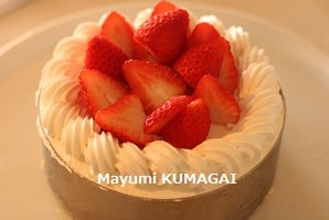 お誕生日のショートケーキ風にアレンジしたウイーン菓子マラコフトルテ