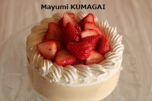 お誕生日のショートケーキ風にアレンジしたウイーン菓子マラコフトルテ