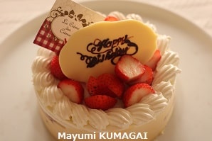 お誕生日のショートケーキ風にアレンジしたウイーン菓子マラコフトルテ