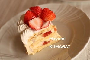 お誕生日のショートケーキ風にアレンジしたウイーン菓子マラコフトルテ