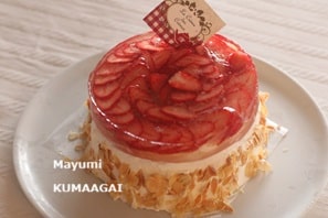 ドイツの伝統菓子 オプストトルテ(Obsttorte)苺だけをのせて
ショートケーキ風に仕上げました。