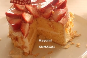 ドイツの伝統菓子 オプストトルテ(Obsttorte)苺だけをのせて
ショートケーキ風に仕上げました。