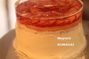 ドイツの伝統菓子 オプストトルテ(Obsttorte)苺だけをのせて
ショートケーキ風に仕上げました。