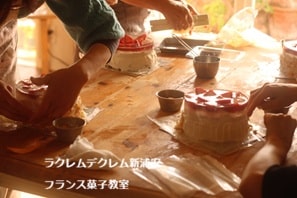 ドイツの伝統菓子 オプストトルテ(Obsttorte)苺だけをのせて
ショートケーキ風に仕上げました。