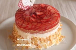 ドイツの伝統菓子 オプストトルテ(Obsttorte)苺だけをのせて
ショートケーキ風に仕上げました。