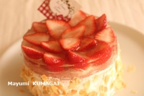 ドイツの伝統菓子 オプストトルテ(Obsttorte)苺だけをのせて
ショートケーキ風に仕上げました。